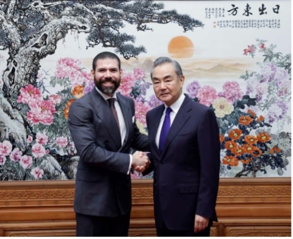 Laureano Ortega Murillo and Wang Yi