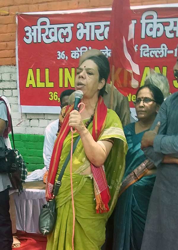 Roma Malik, Deputy General Secretary of the All India Union of Forest Working People speaks at a protest in New Delhi organized by Bhoomi Adhikar Andolan on July 22, 2019. Credit: The Oakland Institute Roma Malik, Deputy General Secretary of the All India Union of Forest Working People speaks at a protest in New Delhi organized by Bhoomi Adhikar Andolan on July 22, 2019. Credit: The Oakland Institute