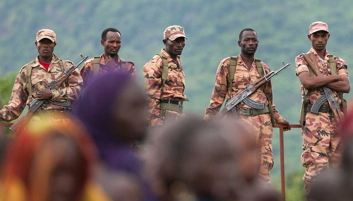 Ethiopian army soldiers monitoring Suri people during a festival in Kibish. Credit: Oakland Institute. Ethiopian army soldiers monitoring Suri people during a festival in Kibish. Credit: Oakland Institute.