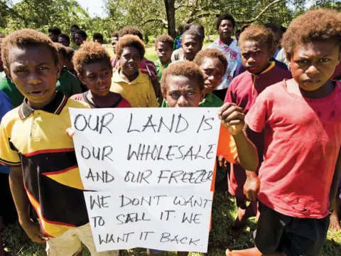 Children in Papua New Guinea standing up for their land rights © Paul Hilton / Greenpeace