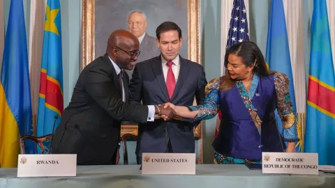 La RDC, le Rwanda et les États-Unis signent l'accord de paix. Capture d'écran de la chaîne YouTube du Département d'État américain.