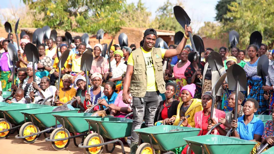 Luwayo Biswick facilitating an intensive permaculture training course, July 11, 2022