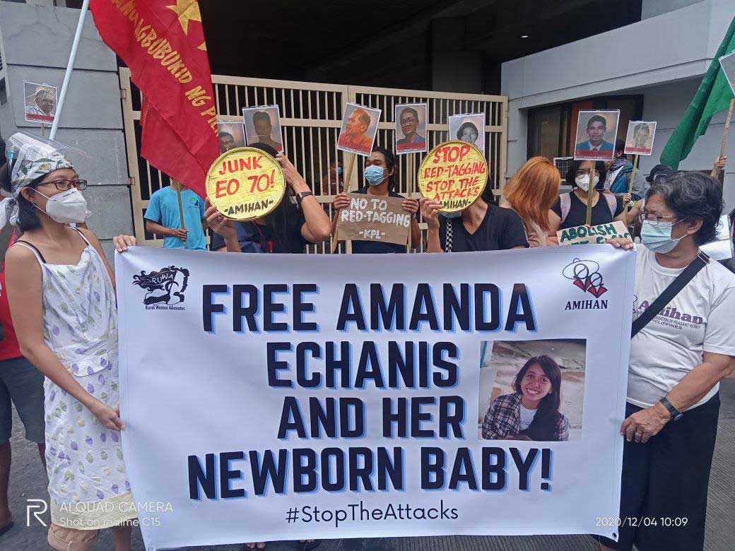 Protesters holding banner "Free Amanda Echanis and Her Newborn Baby! #StopTheAttacks"