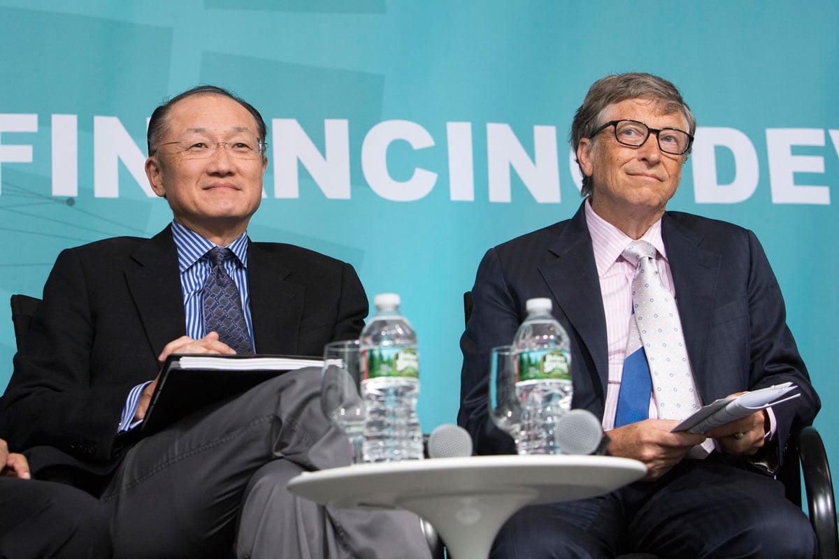 Bill & Melinda Gates Foundation Co-Chair Bill Gates and World Bank Group President Jim Yong Kim at the 2016 World Bank / IMF Spring Meetings. Credit: Simone D. McCourtie/World Bank Bill & Melinda Gates Foundation Co-Chair Bill Gates and World Bank Group President Jim Yong Kim at the 2016 World Bank / IMF Spring Meetings. Credit: Simone D. McCourtie/World Bank