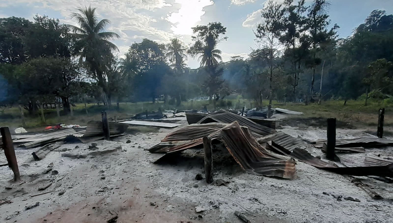 Burned houses in the community of Wilú, Mayangna Sauni As Territory