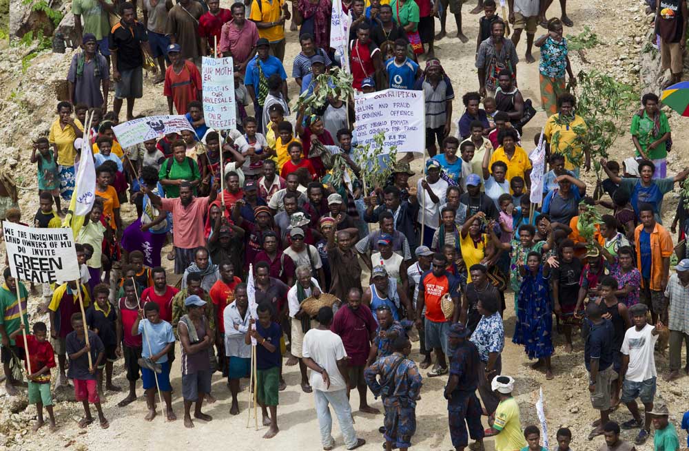 Customary landowners from Pomio villages converging for a protest. Credit: Paul Hilton / Greenpeace