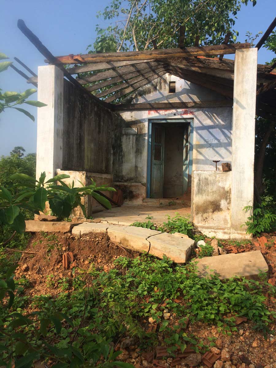 The houses of resettled IDPs that are still standing need major repairs. Credit: The Oakland Institute The houses of resettled IDPs that are still standing need major repairs. Credit: The Oakland Institute