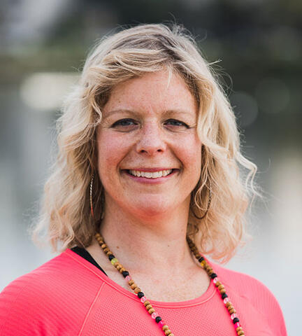 Amy Woloszyn headshot